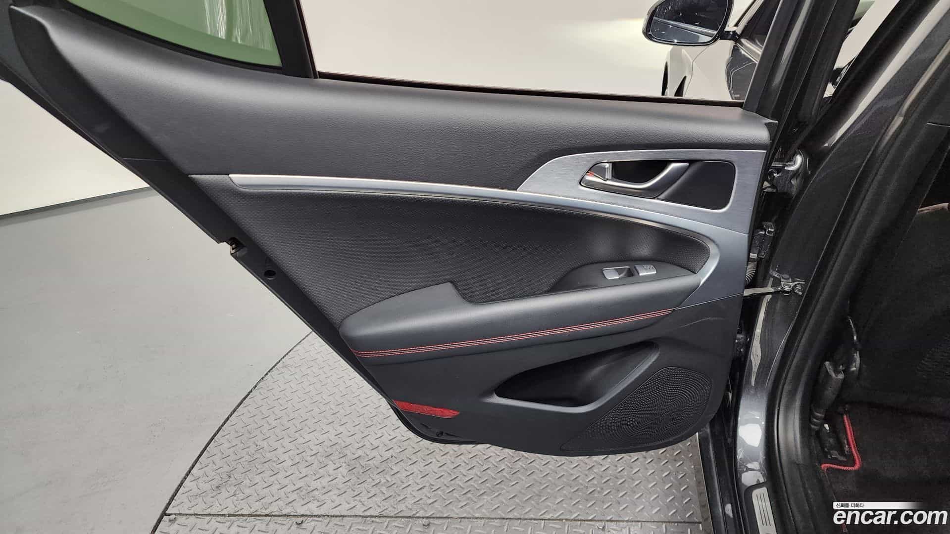G70 Genesis 2019.0-INNER-035