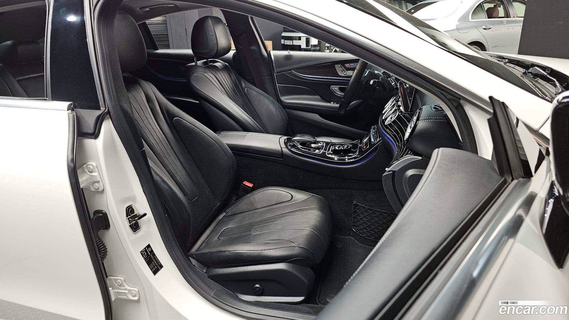 Main__Slider__Photo:CLS-Class Mercedes-Benz 2019.9-25