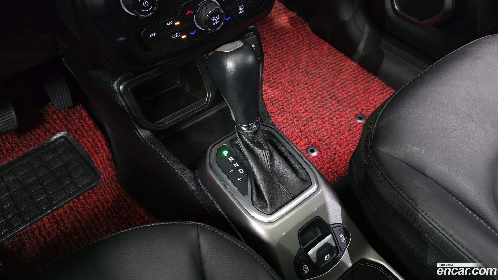 Main__Slider__Photo:Renegade Jeep 2020.2-8