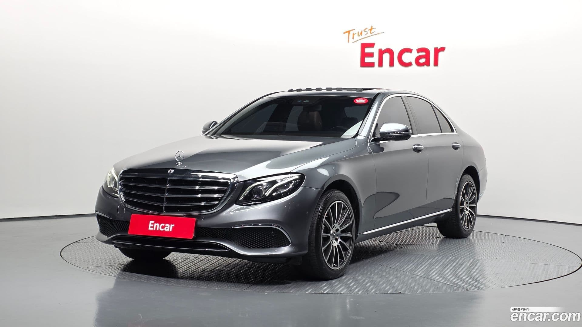 Main__Slider__Photo:E-Class Mercedes-Benz 2019.7-0