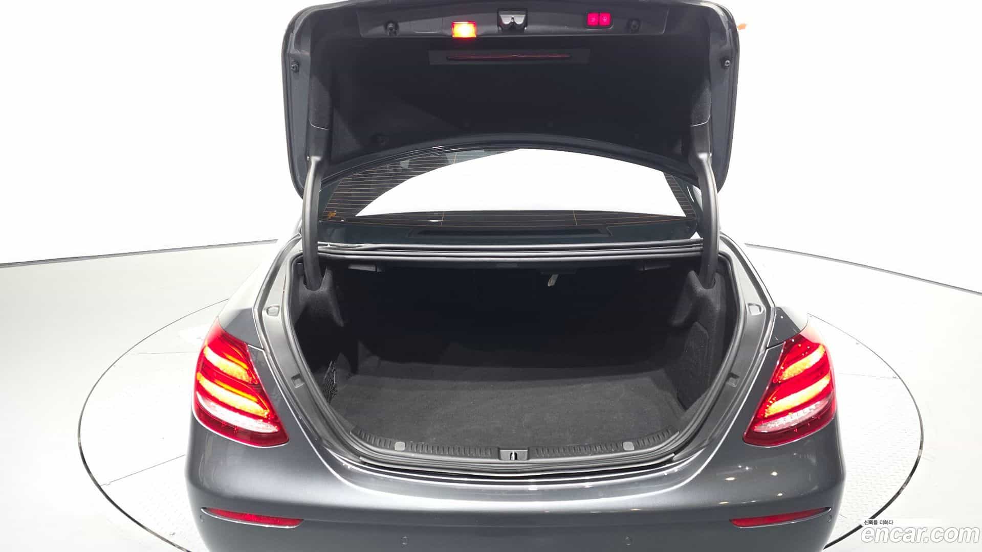 E-Class Mercedes-Benz 2019.7-OPTION-024