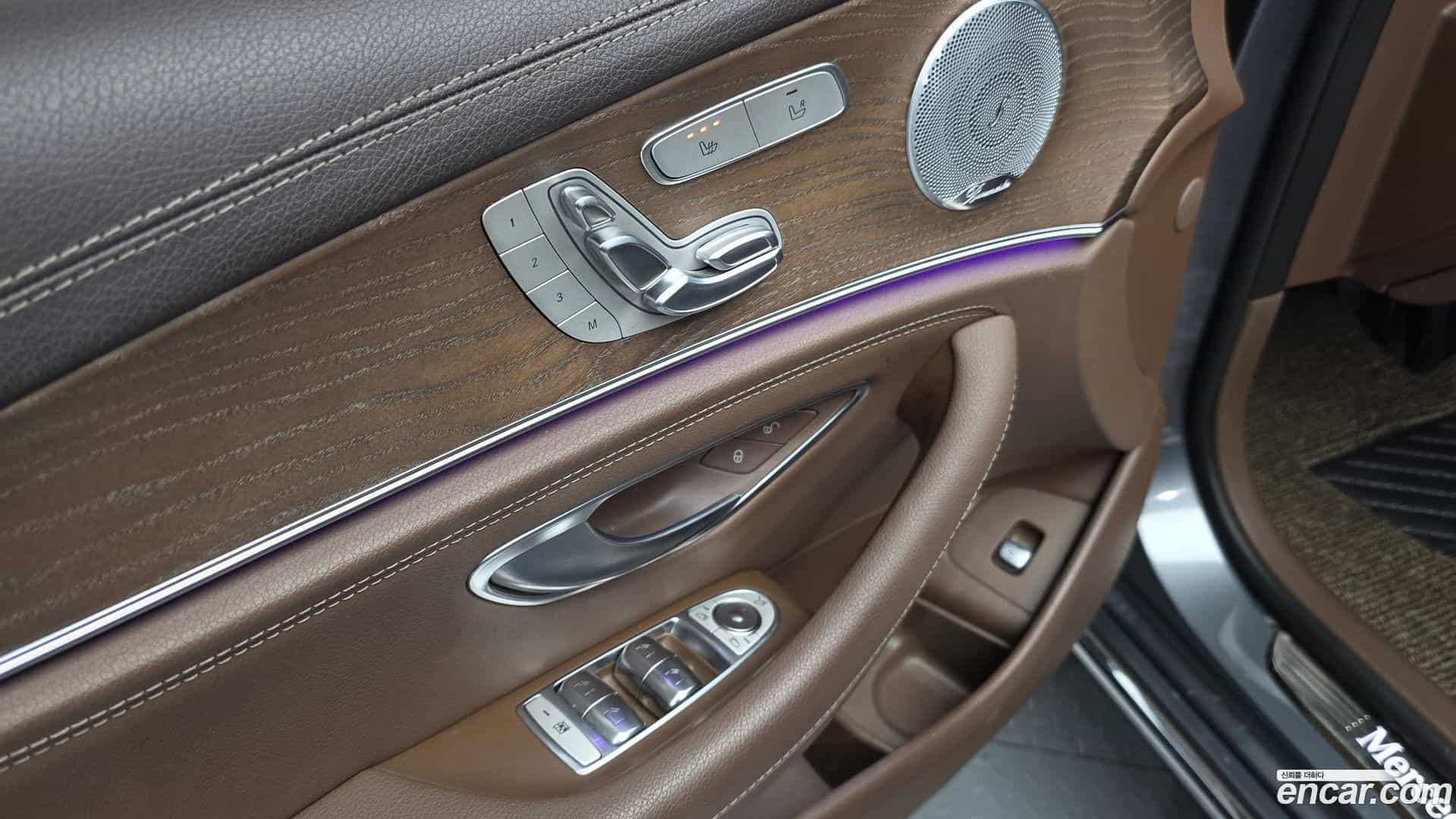 E-Class Mercedes-Benz 2019.7-OPTION-044