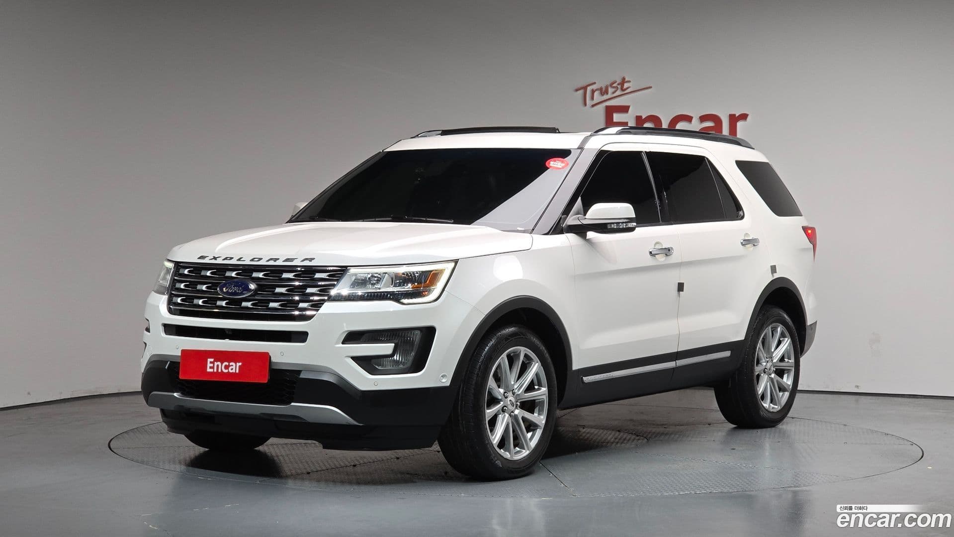 Main__Slider__Photo:Explorer Ford 2017.1-0