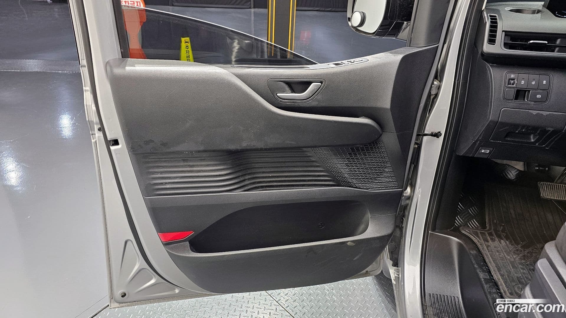 Main__Slider__Photo:Staria Hyundai 2023.7-23