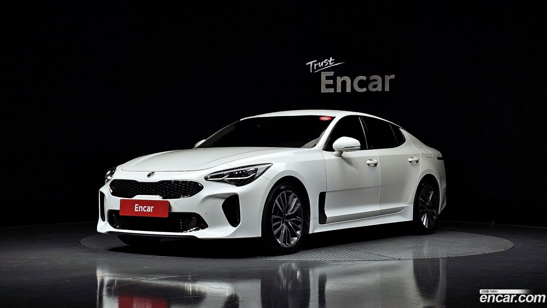 Main__Slider__Photo:Stinger Kia 2018.2-0