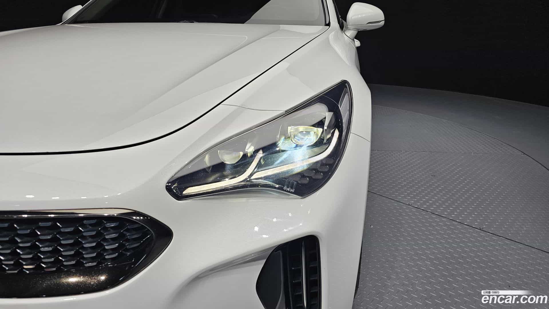 Stinger Kia 2018.2-OUTER-032