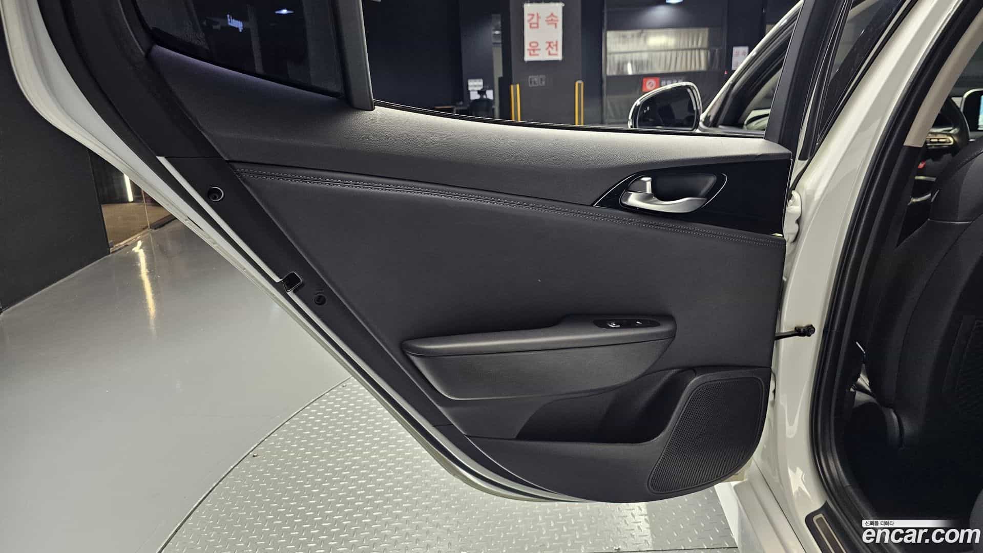 Stinger Kia 2018.2-INNER-035