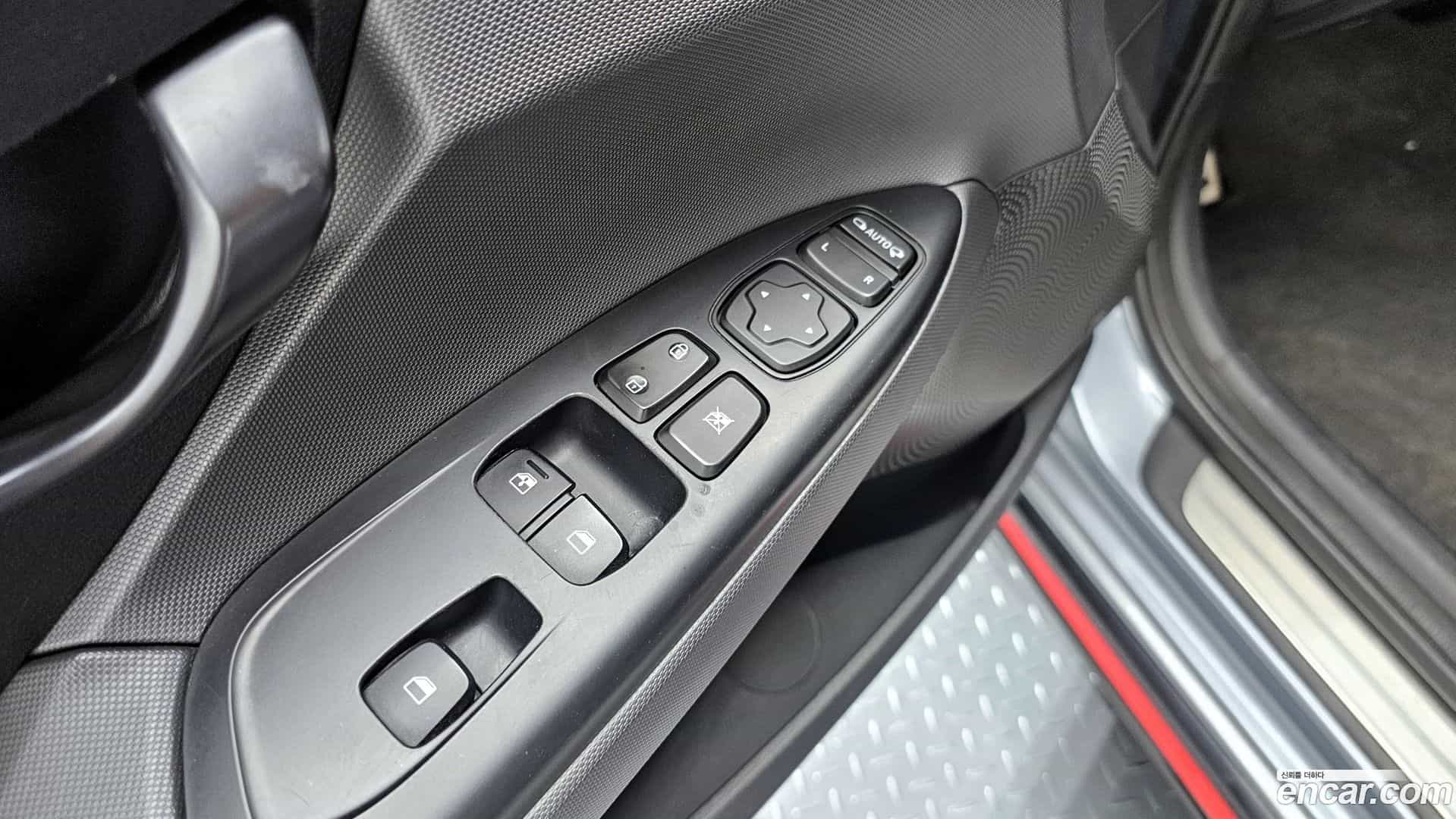 Veloster Hyundai 2019.8-OPTION-020