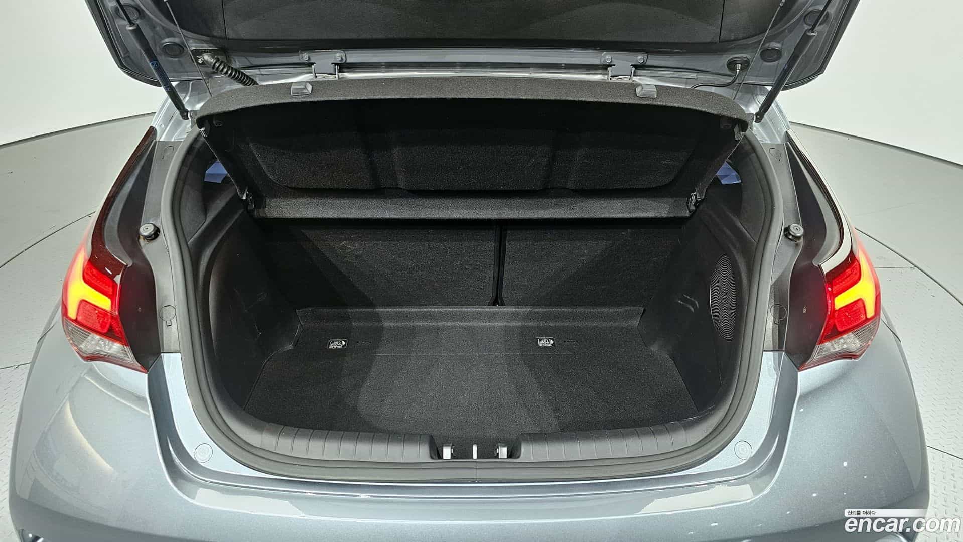 Veloster Hyundai 2019.8-OPTION-024
