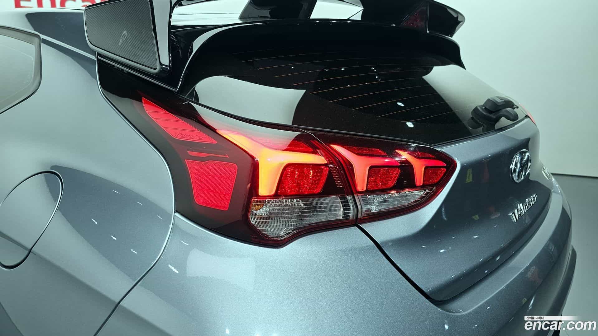 Veloster Hyundai 2019.8-OUTER-033
