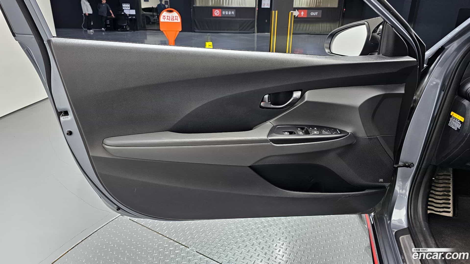 Veloster Hyundai 2019.8-INNER-034