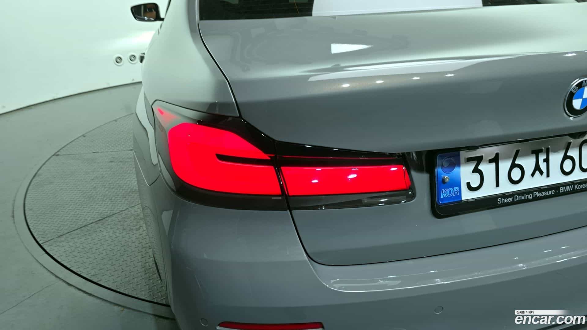 5-Series BMW 2022.3-OUTER-033