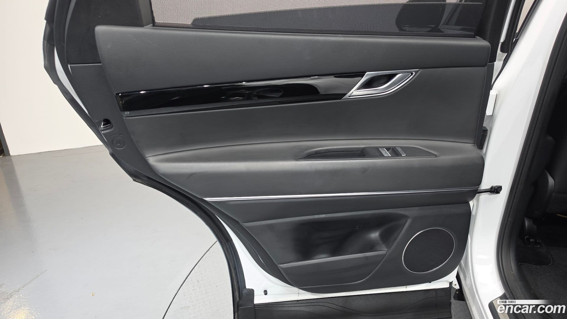Main__Slider__Photo:GV80 Genesis 2020.3-24