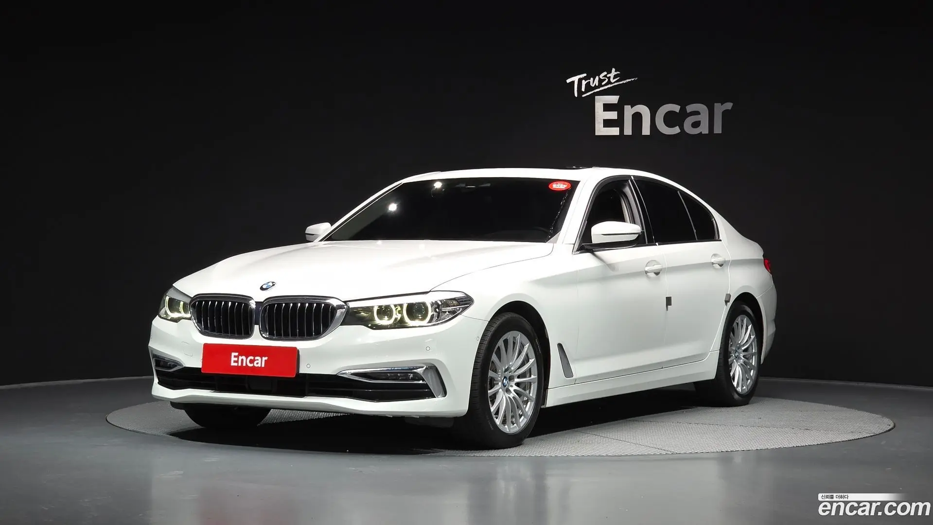 Main__Slider__Photo:5-Series BMW 2019.6-0