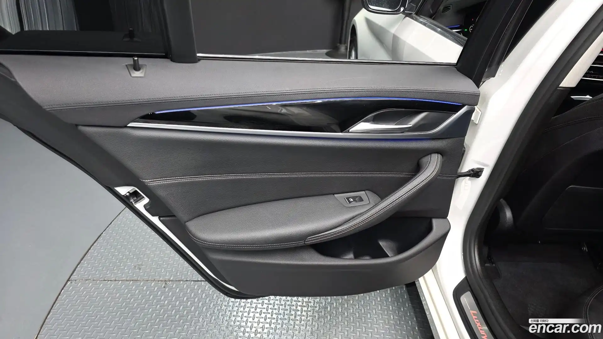 5-Series BMW 2019.6-INNER-035