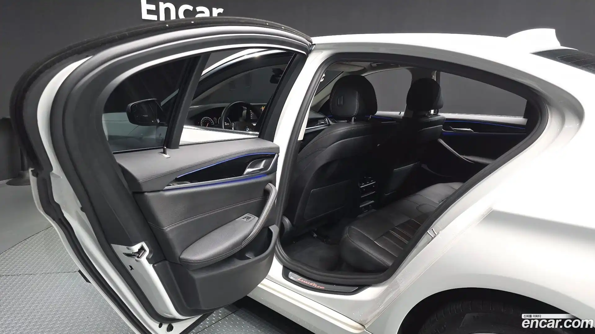 5-Series BMW 2019.6-INNER-036