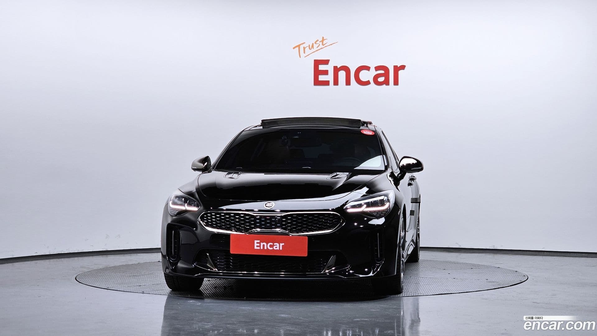 Main__Slider__Photo:Stinger Kia 2018.6-2