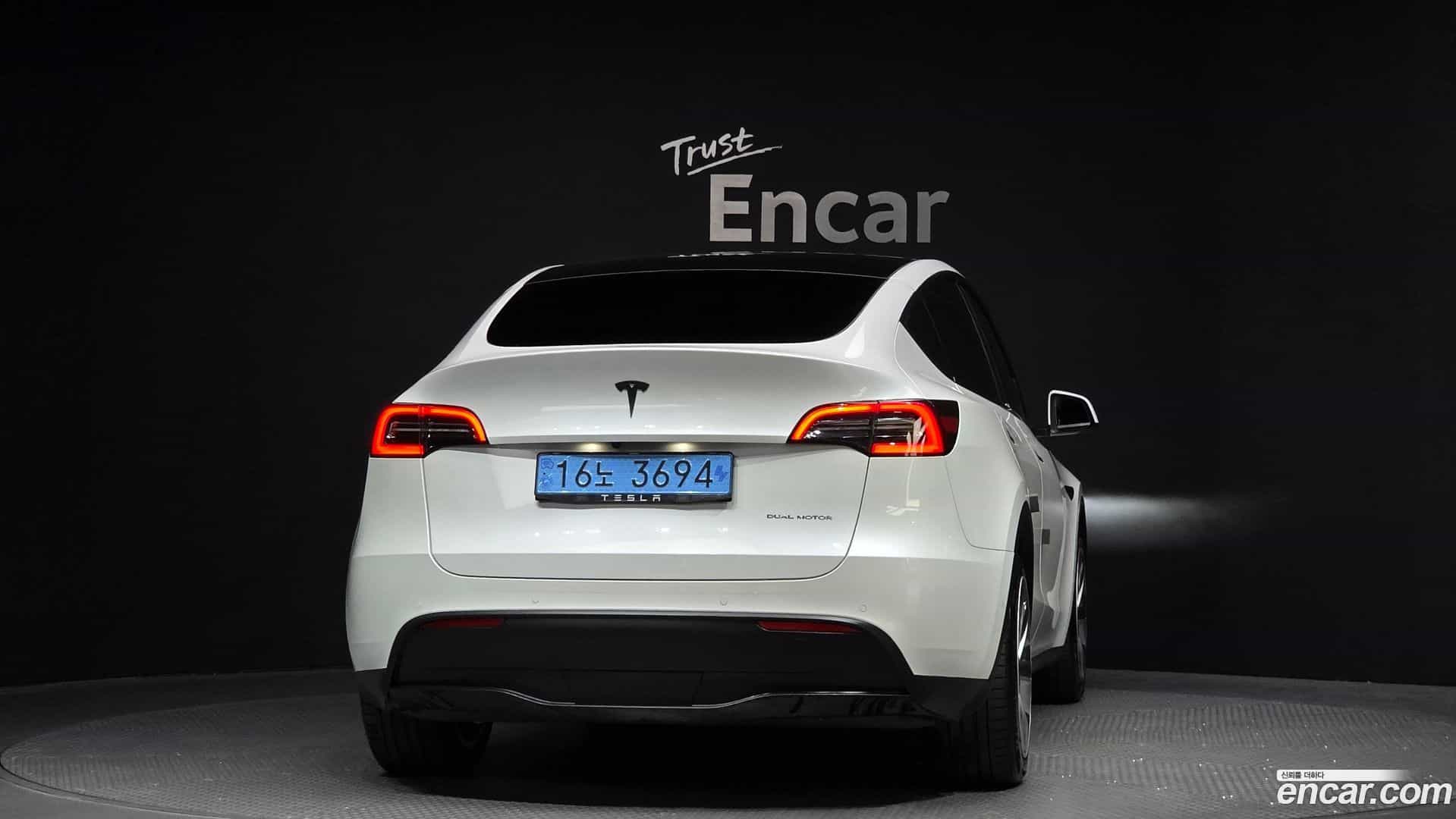 Model Y Tesla 2021.7-OUTER-004