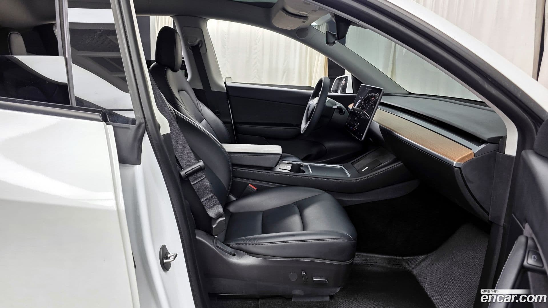 Main__Slider__Photo:Model Y Tesla 2021.7-10