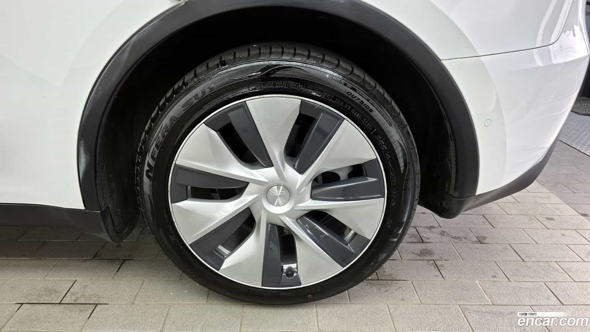Model Y Tesla 2021.7-OUTER-031