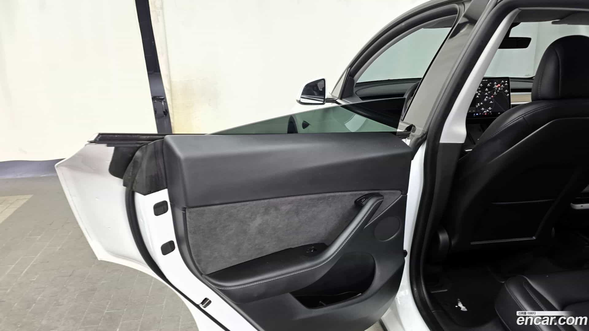 Model Y Tesla 2021.7-INNER-035