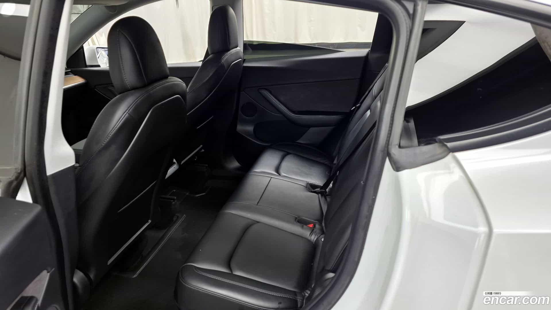 Model Y Tesla 2021.7-INNER-036