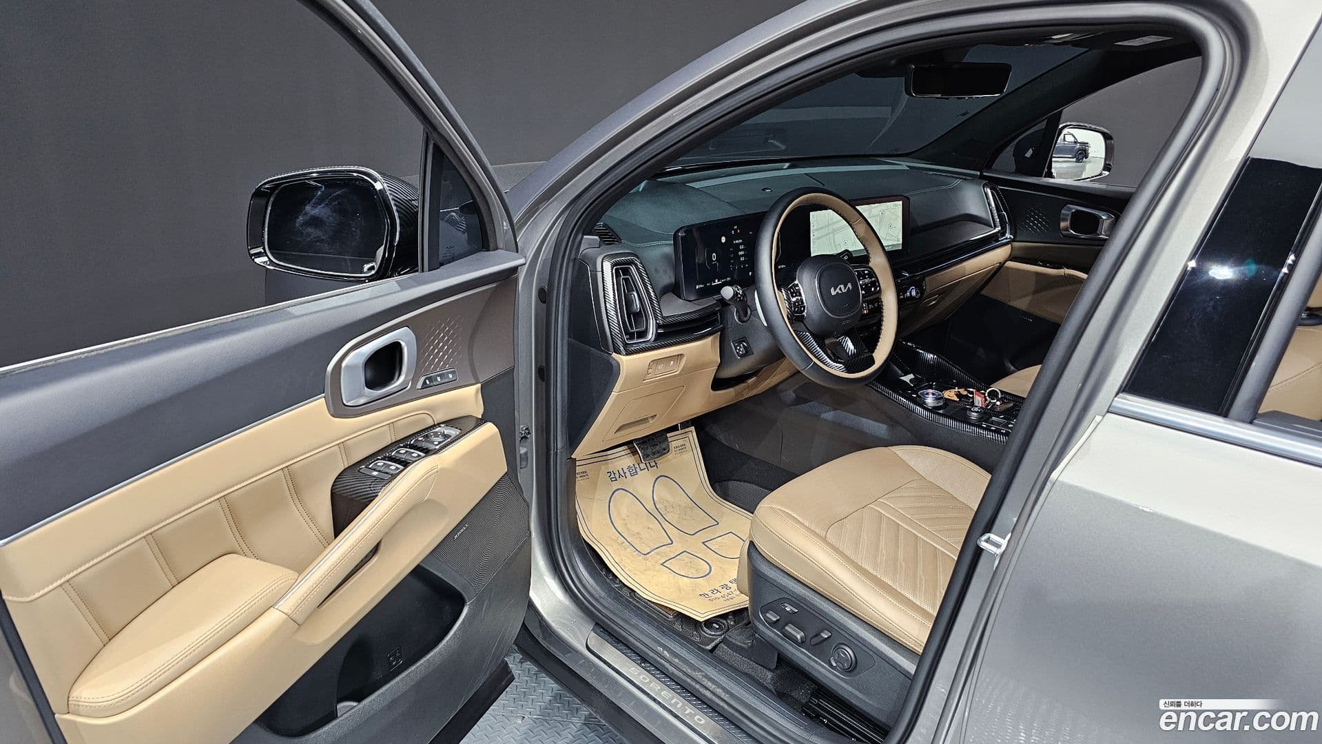 Main__Slider__Photo:Sorento Kia 2024.6-9