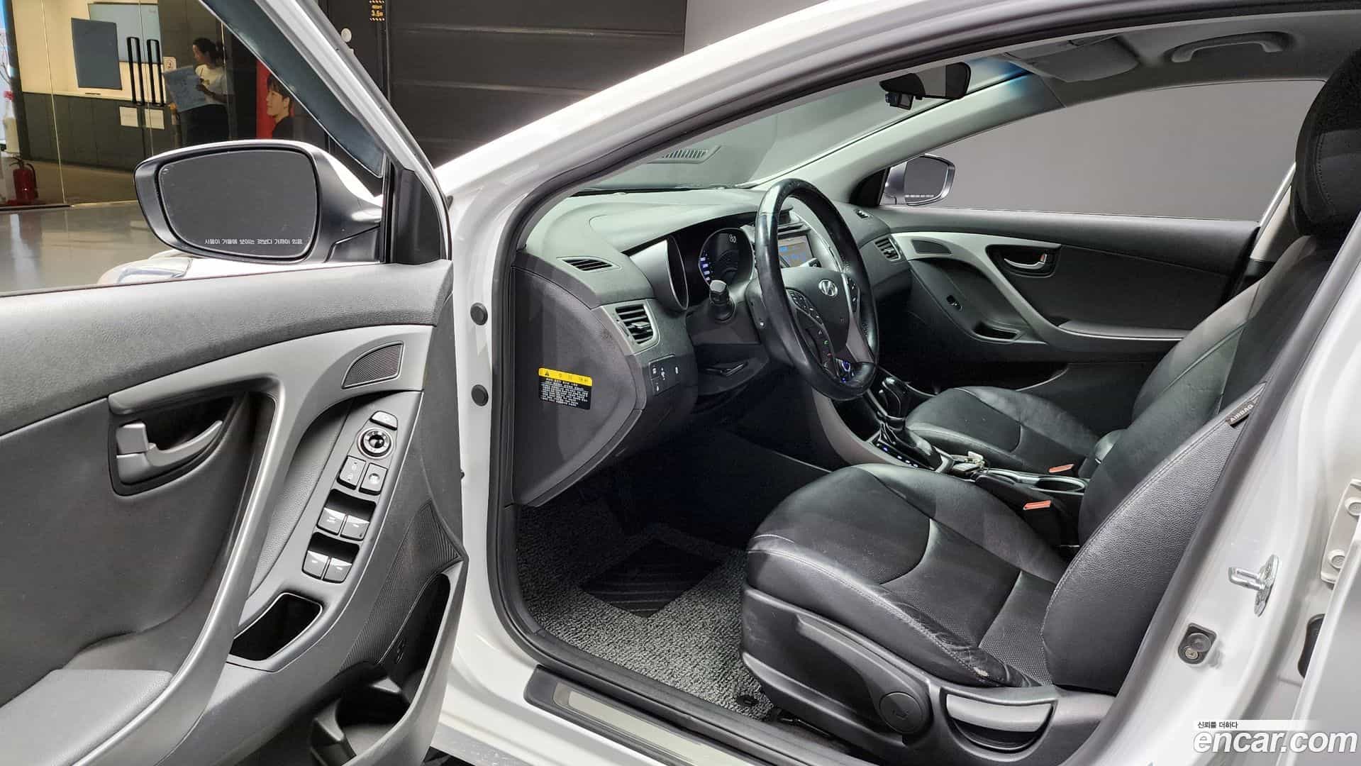 AVANTE Hyundai 2015.8-INNER-010