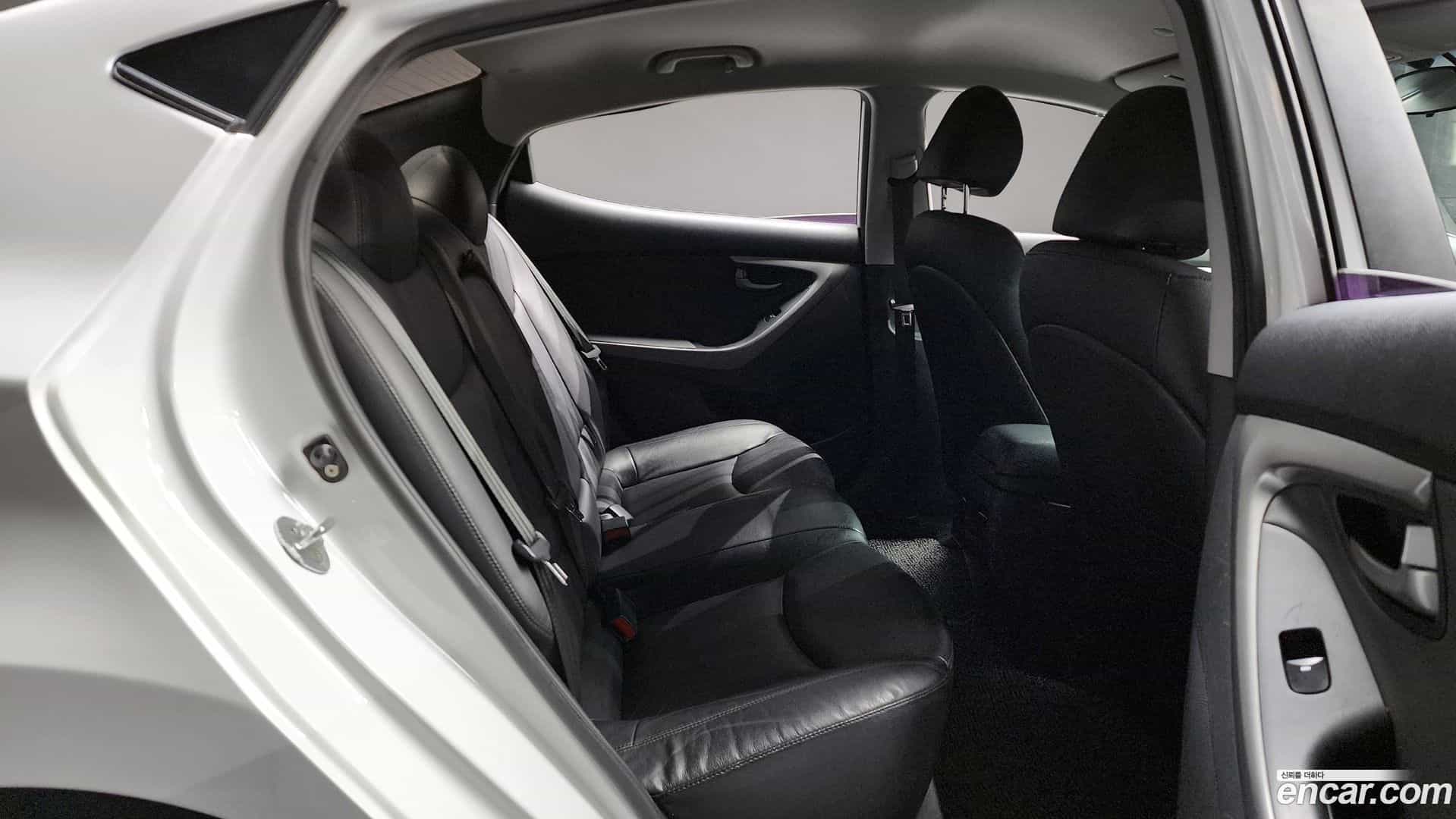 AVANTE Hyundai 2015.8-OPTION-015
