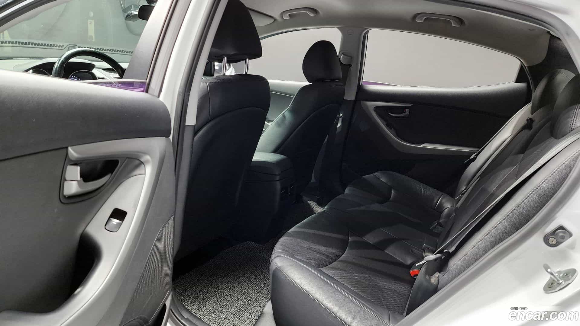 AVANTE Hyundai 2015.8-OPTION-016