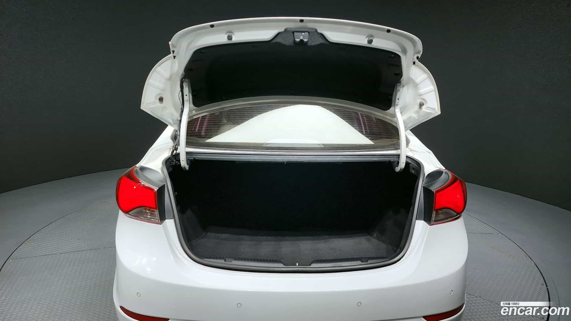 AVANTE Hyundai 2015.8-OPTION-024