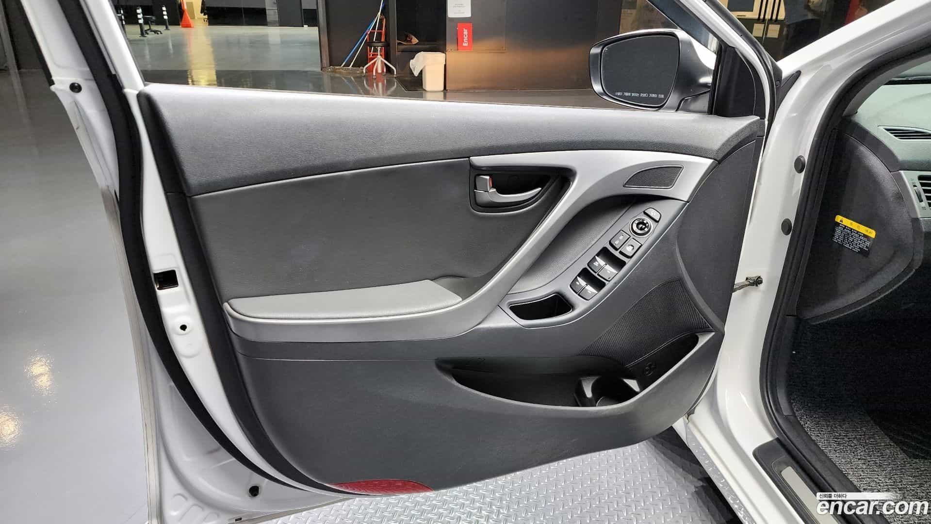 AVANTE Hyundai 2015.8-INNER-034