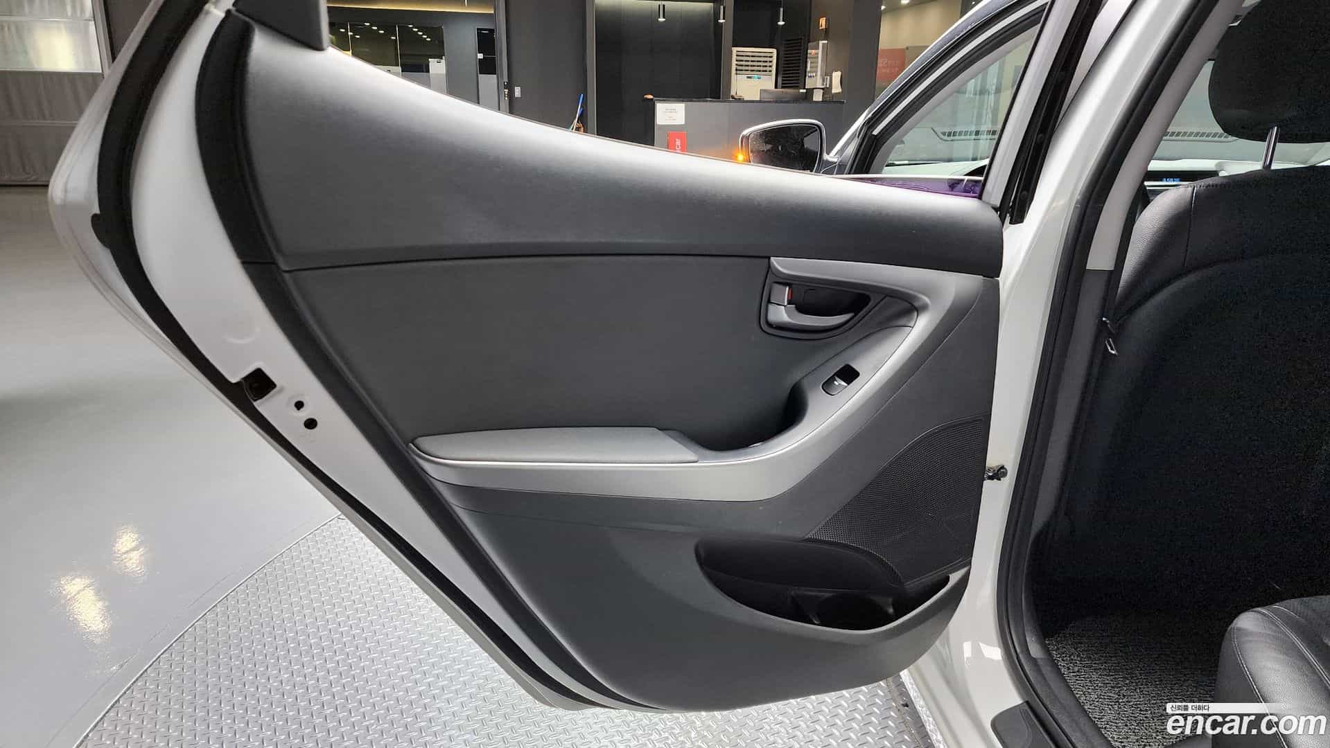 AVANTE Hyundai 2015.8-INNER-035