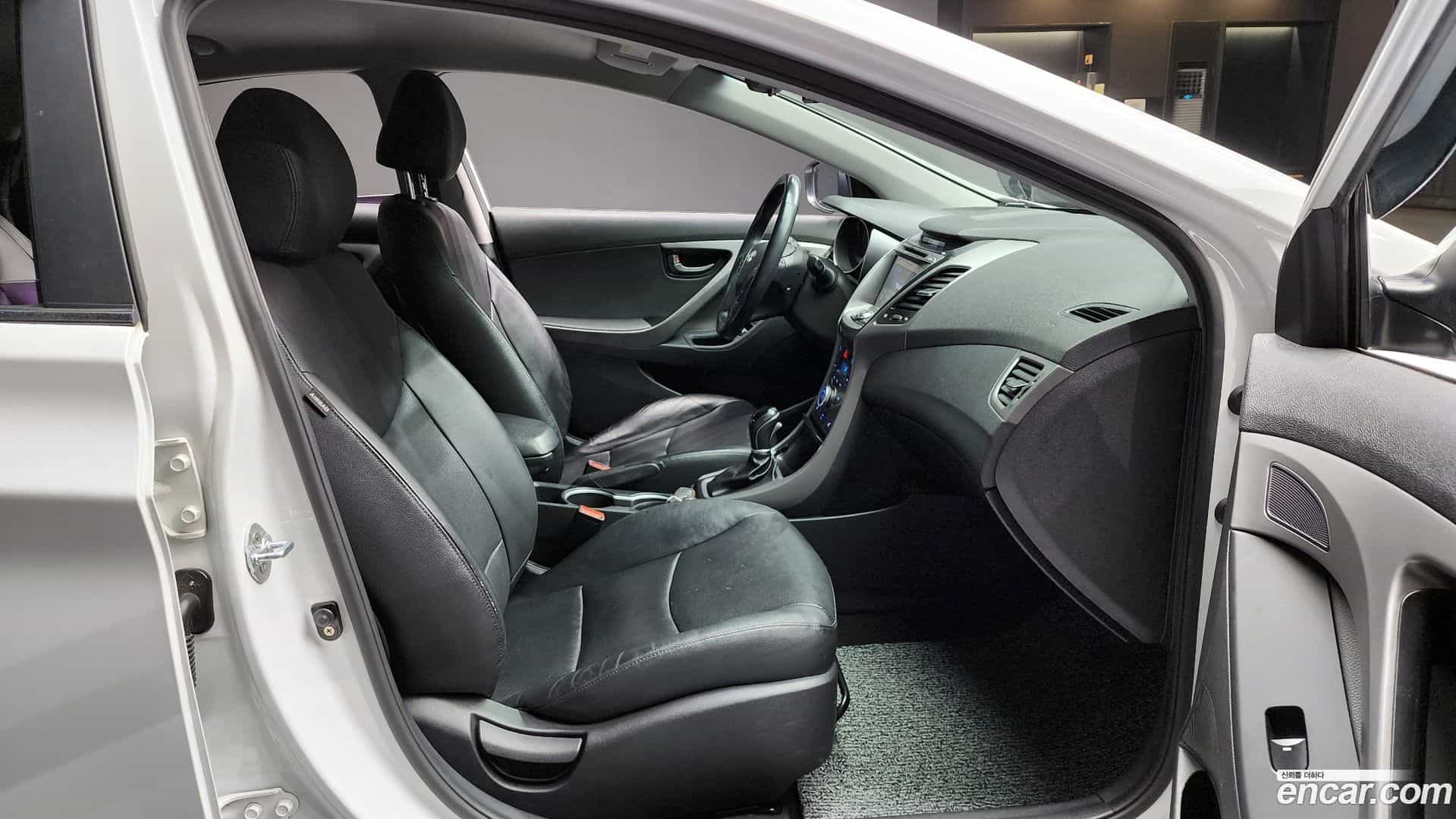 AVANTE Hyundai 2015.8-INNER-036