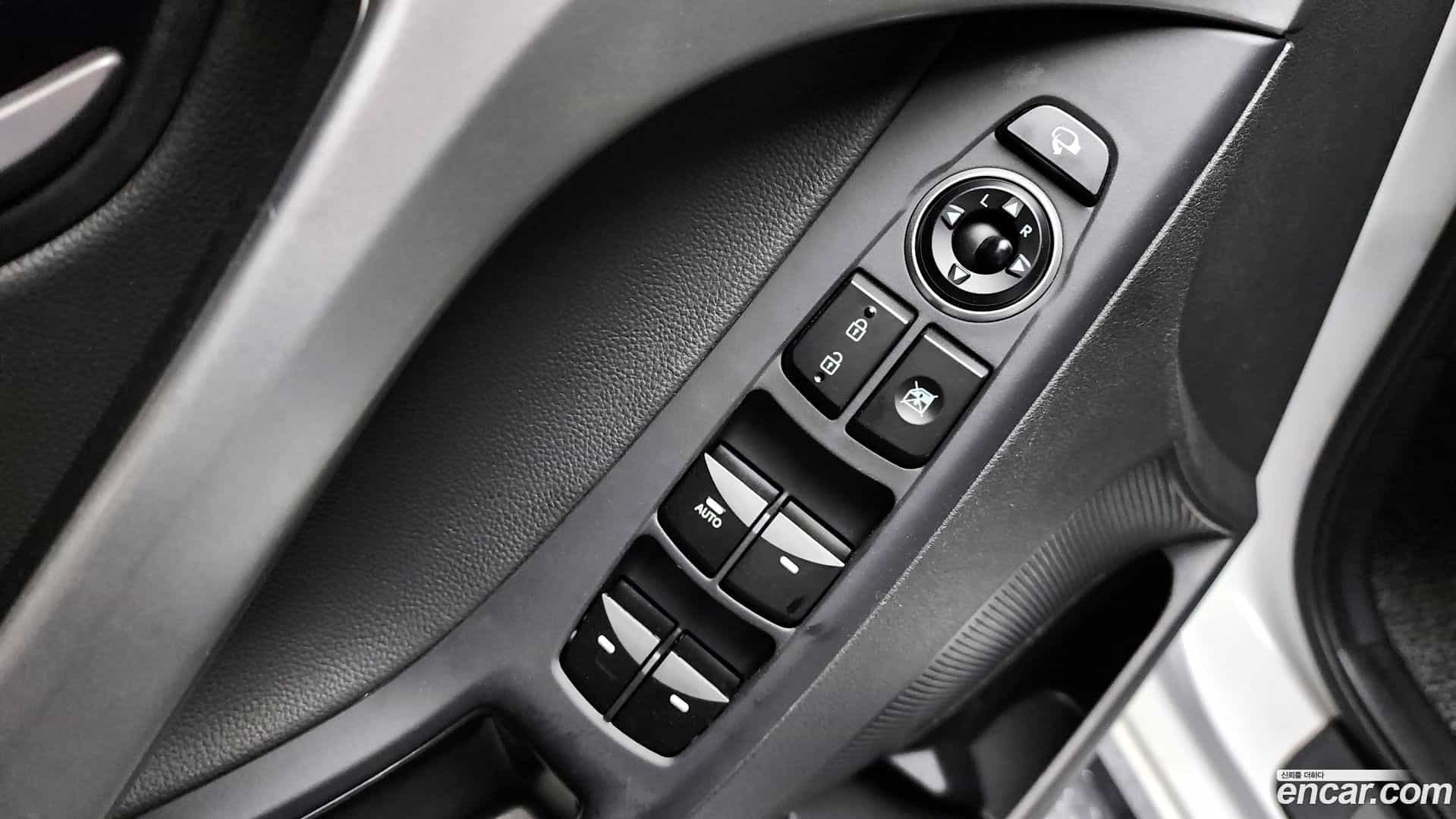 AVANTE Hyundai 2015.8-OPTION-041