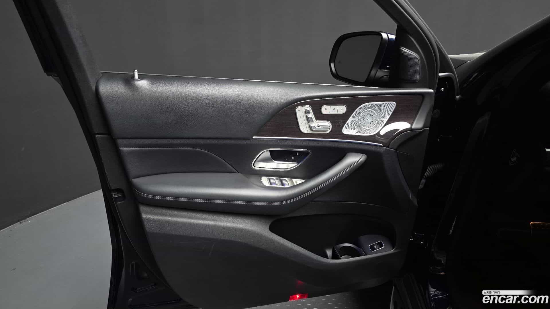GLE-Class Mercedes-Benz 2021.2-INNER-034