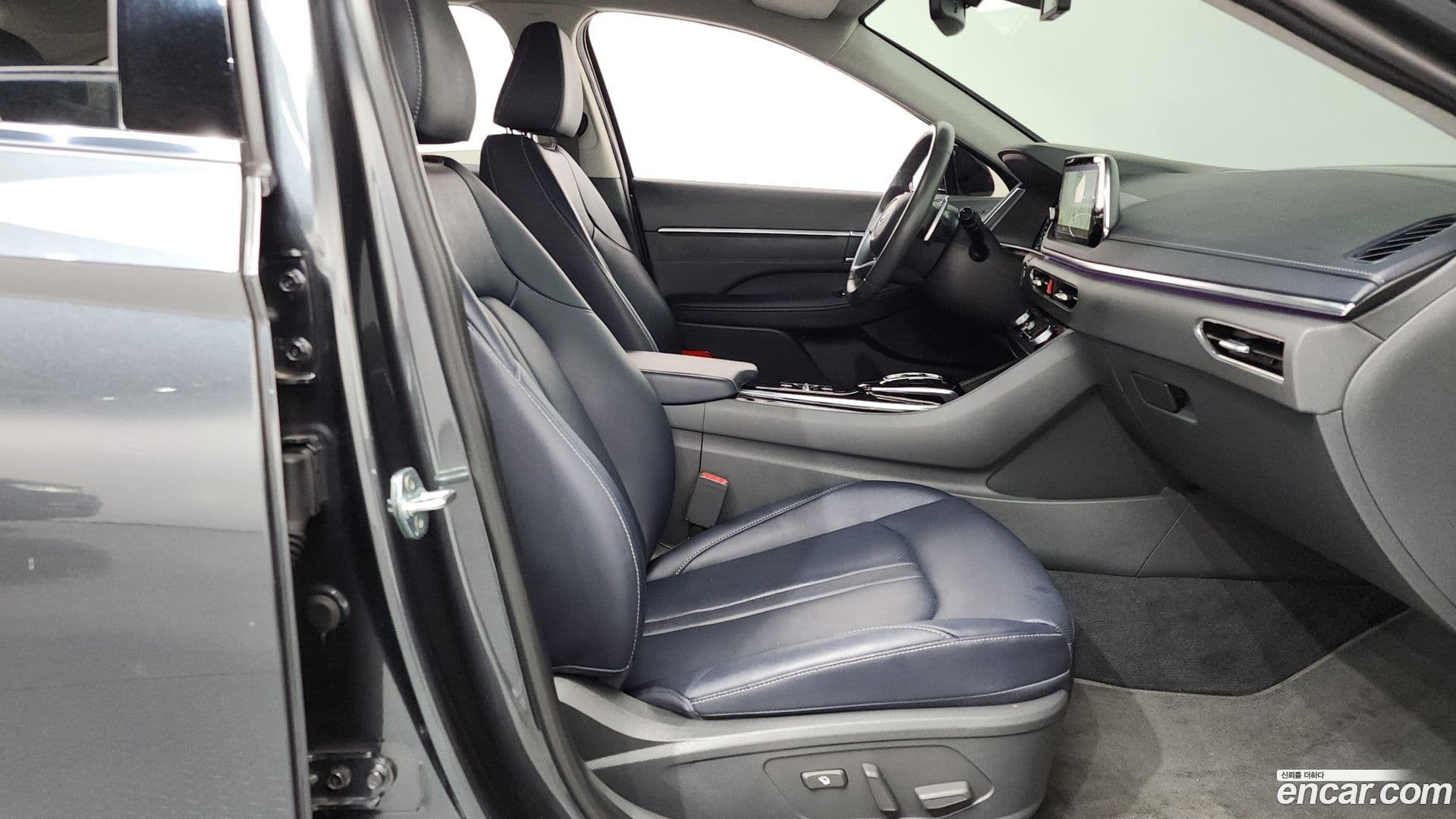Main__Slider__Photo:Sonata Hyundai 2022.3-25