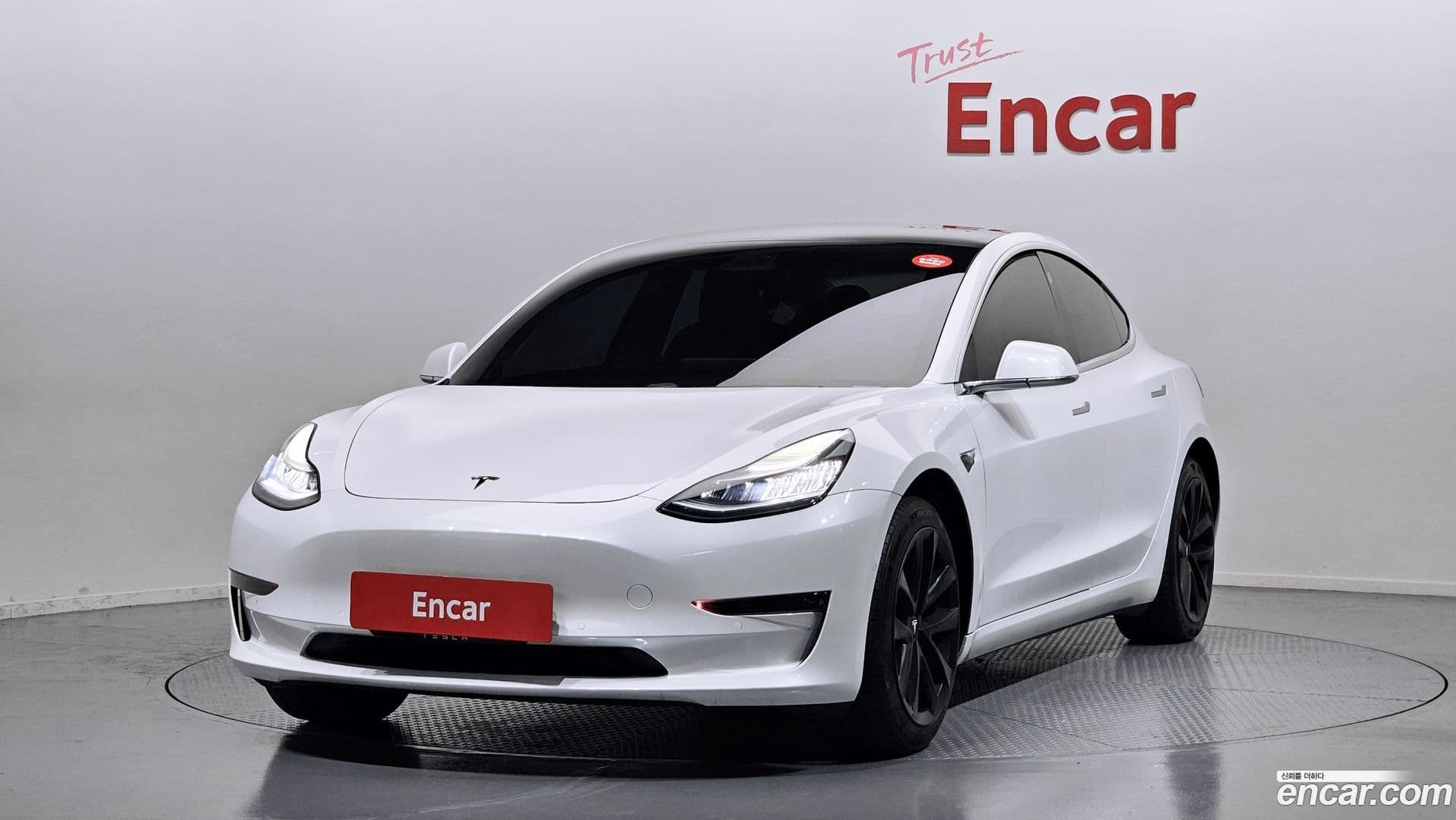 Main__Slider__Photo:Model 3 Tesla 2020.5-0