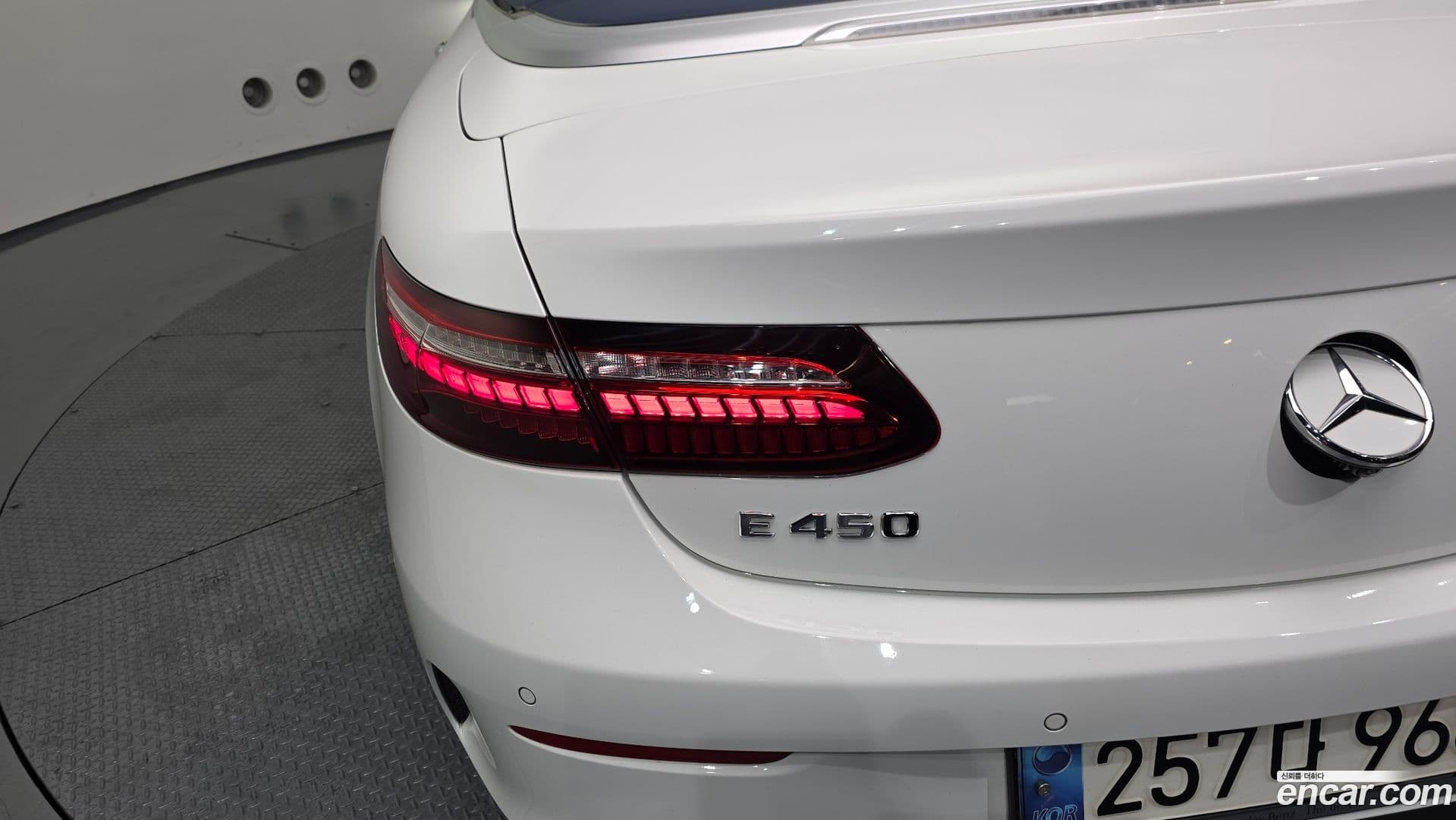 Main__Slider__Photo:E-Class Mercedes-Benz 2022.2-22
