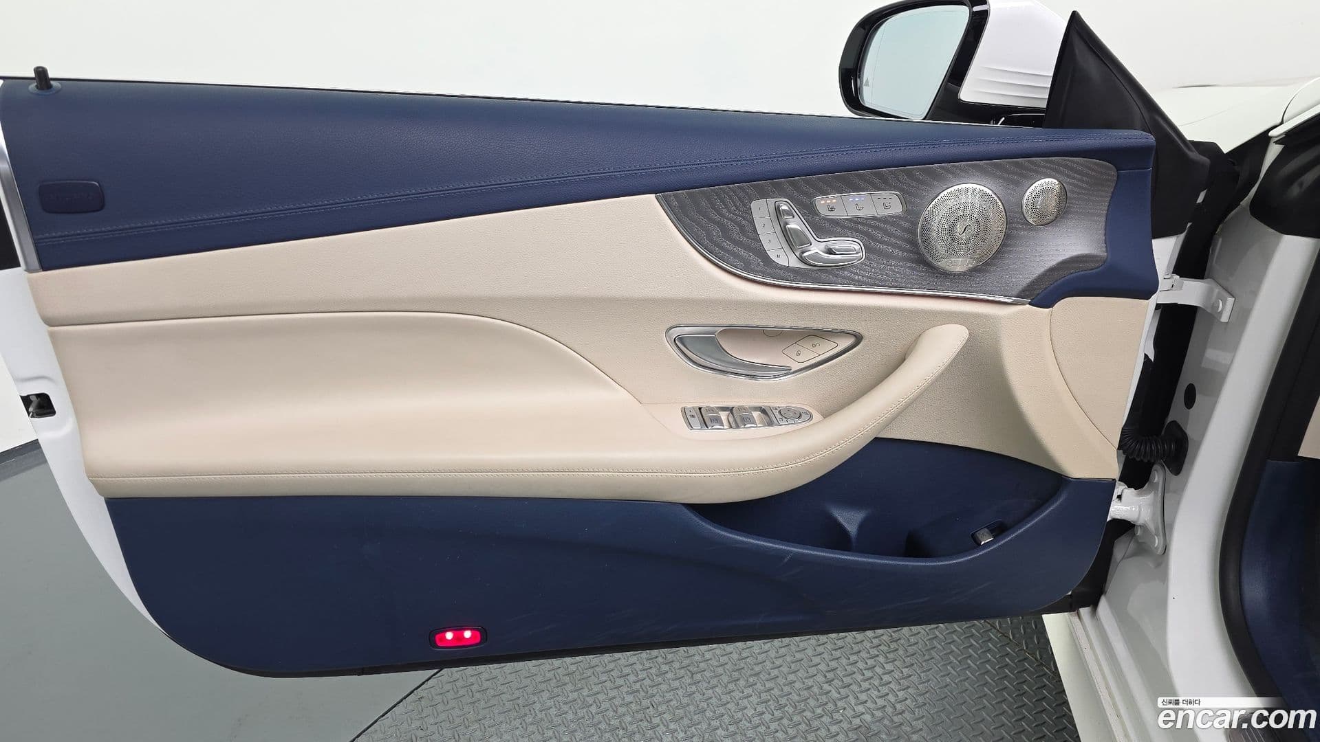 Main__Slider__Photo:E-Class Mercedes-Benz 2022.2-23