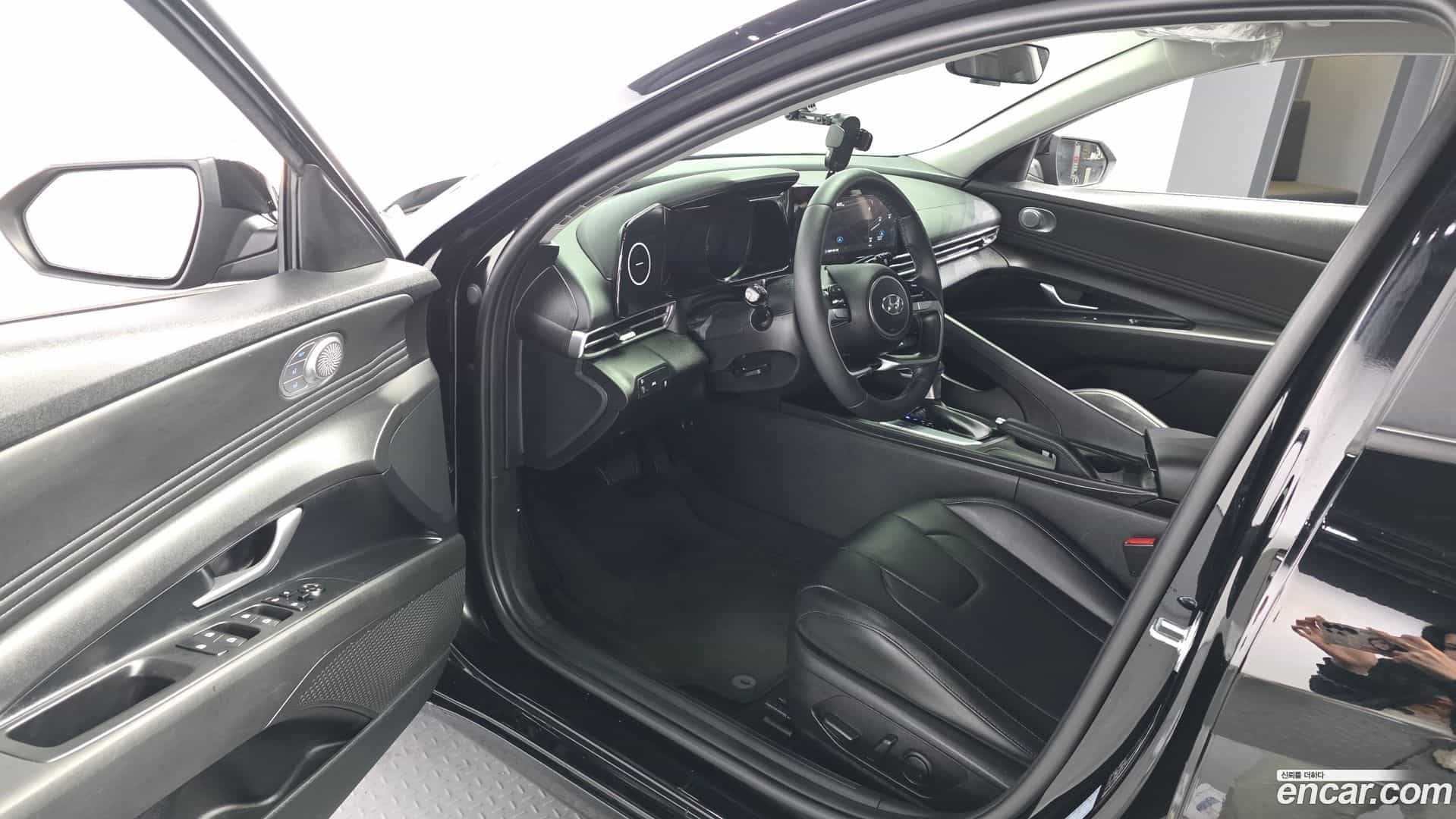 AVANTE Hyundai 2022.1-INNER-010