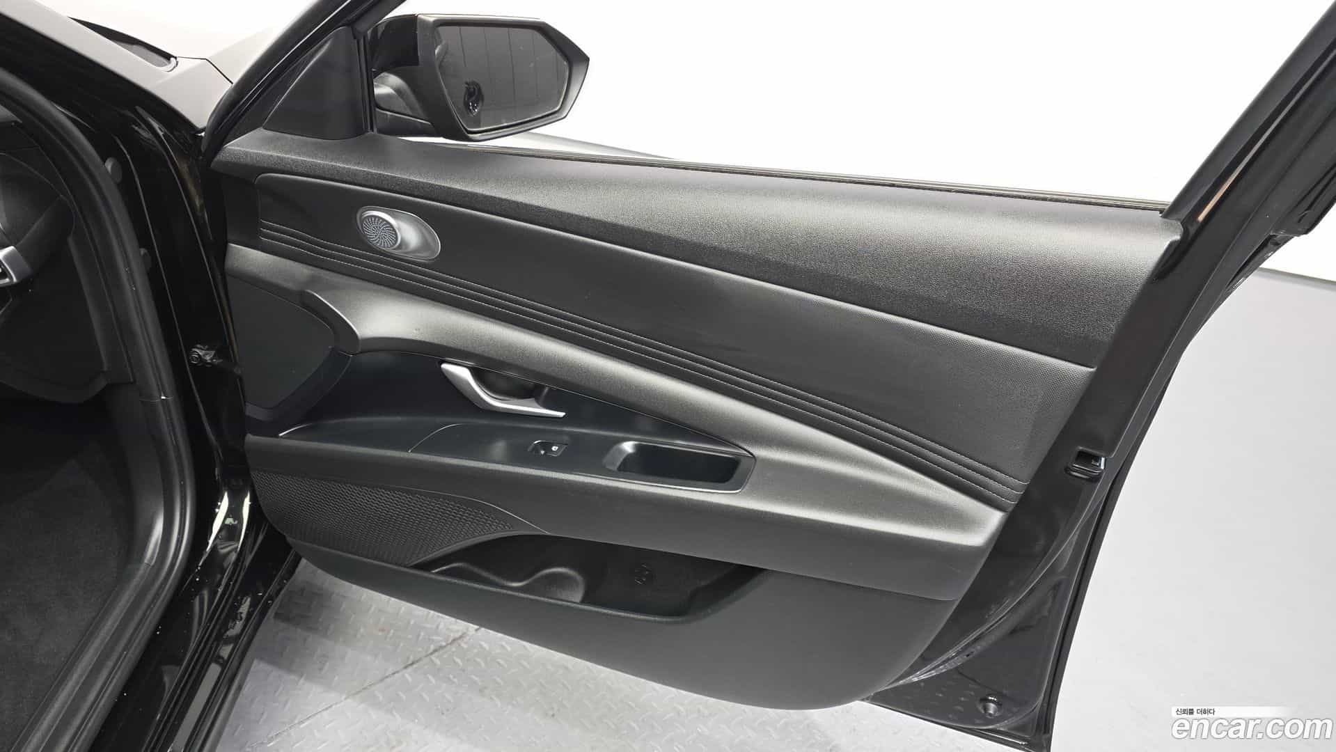 AVANTE Hyundai 2022.1-INNER-034