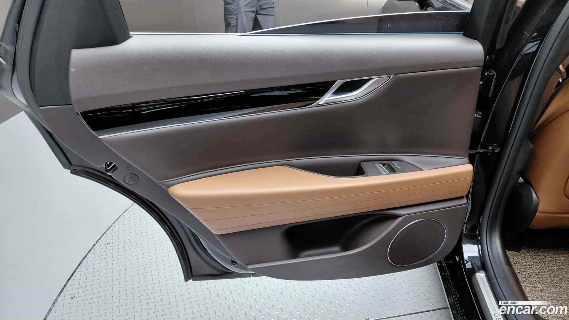 G80 Genesis 2023.10-INNER-035