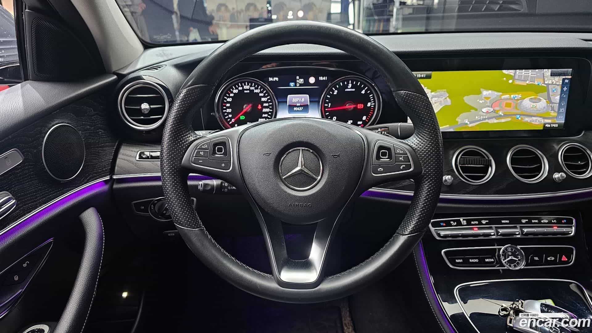 E-Class Mercedes-Benz 2017.7-OPTION-017