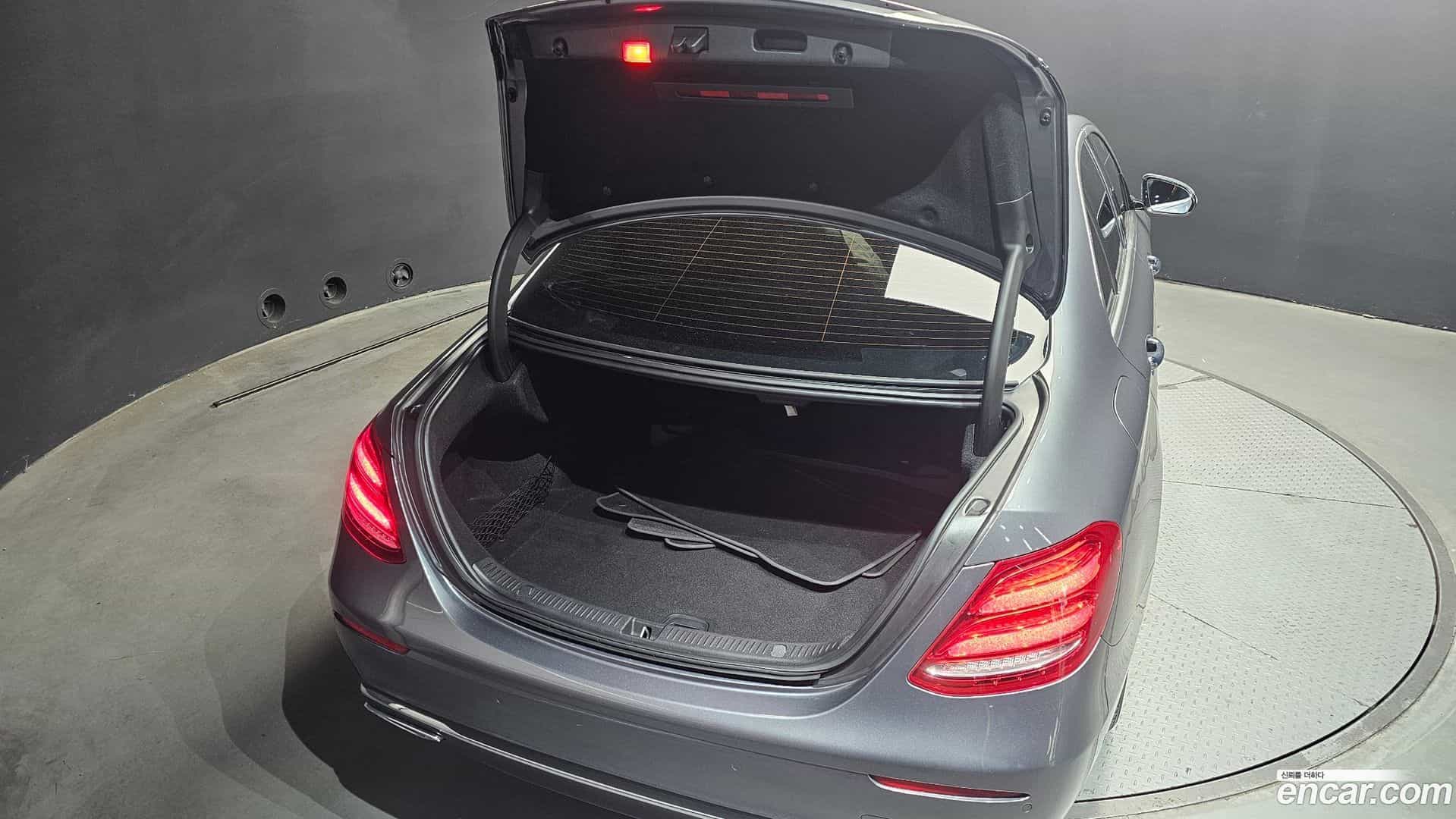 E-Class Mercedes-Benz 2017.7-OPTION-024
