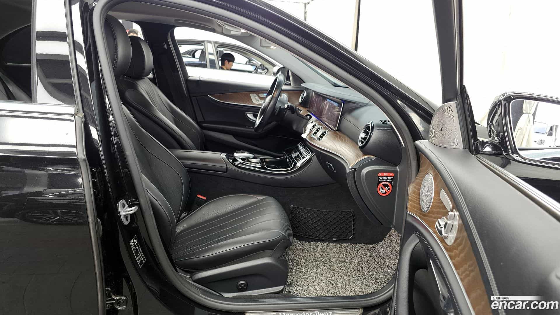 E-Class Mercedes-Benz 2019.0-OPTION-015