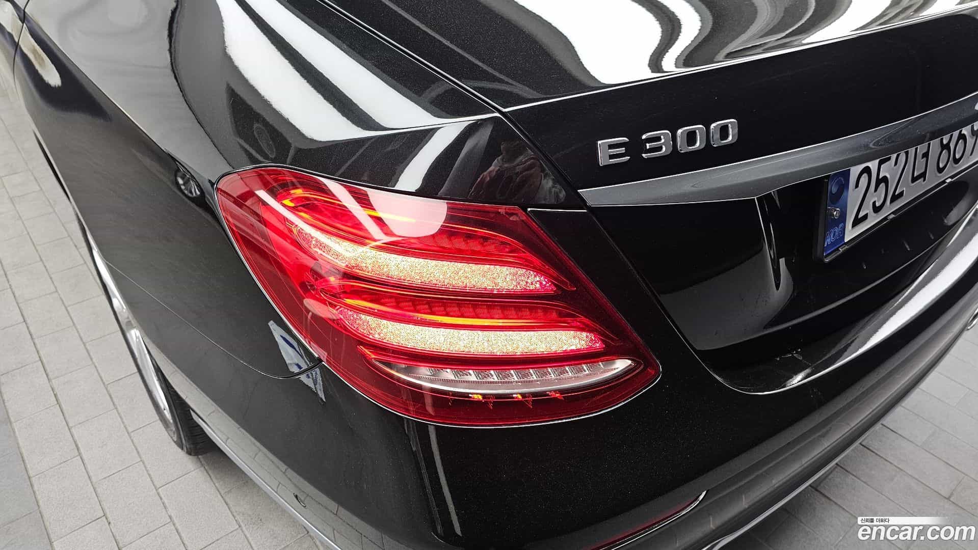 E-Class Mercedes-Benz 2019.0-OUTER-033