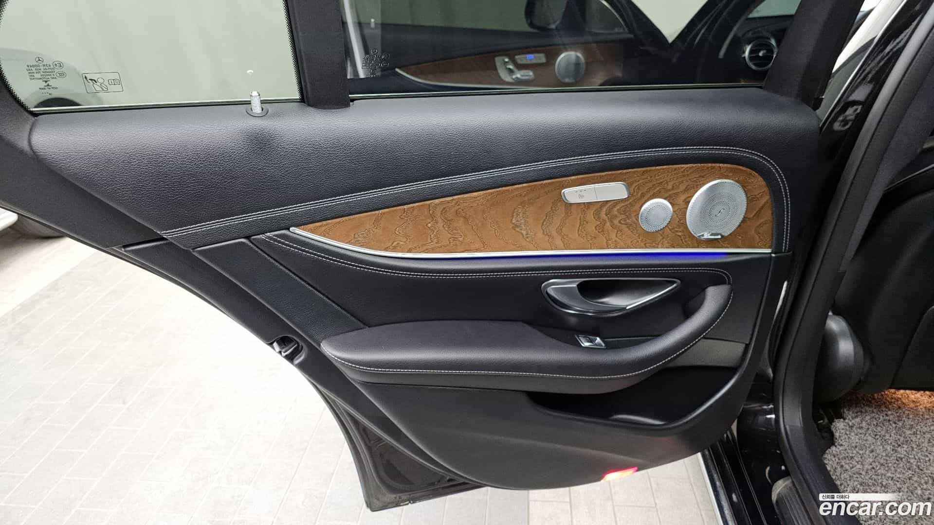 E-Class Mercedes-Benz 2019.0-INNER-035