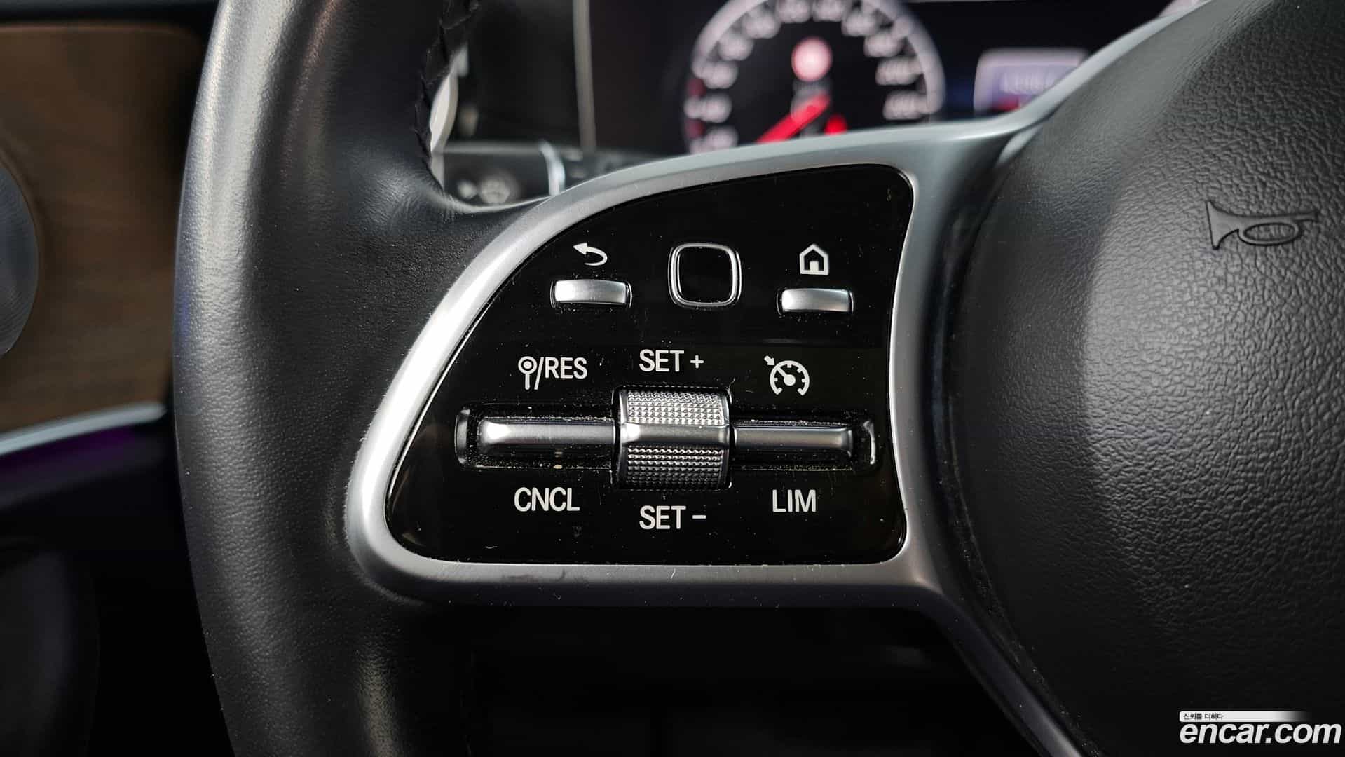 E-Class Mercedes-Benz 2019.0-OPTION-040