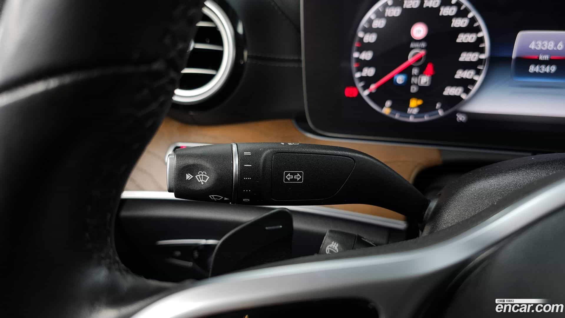 E-Class Mercedes-Benz 2019.0-OPTION-042
